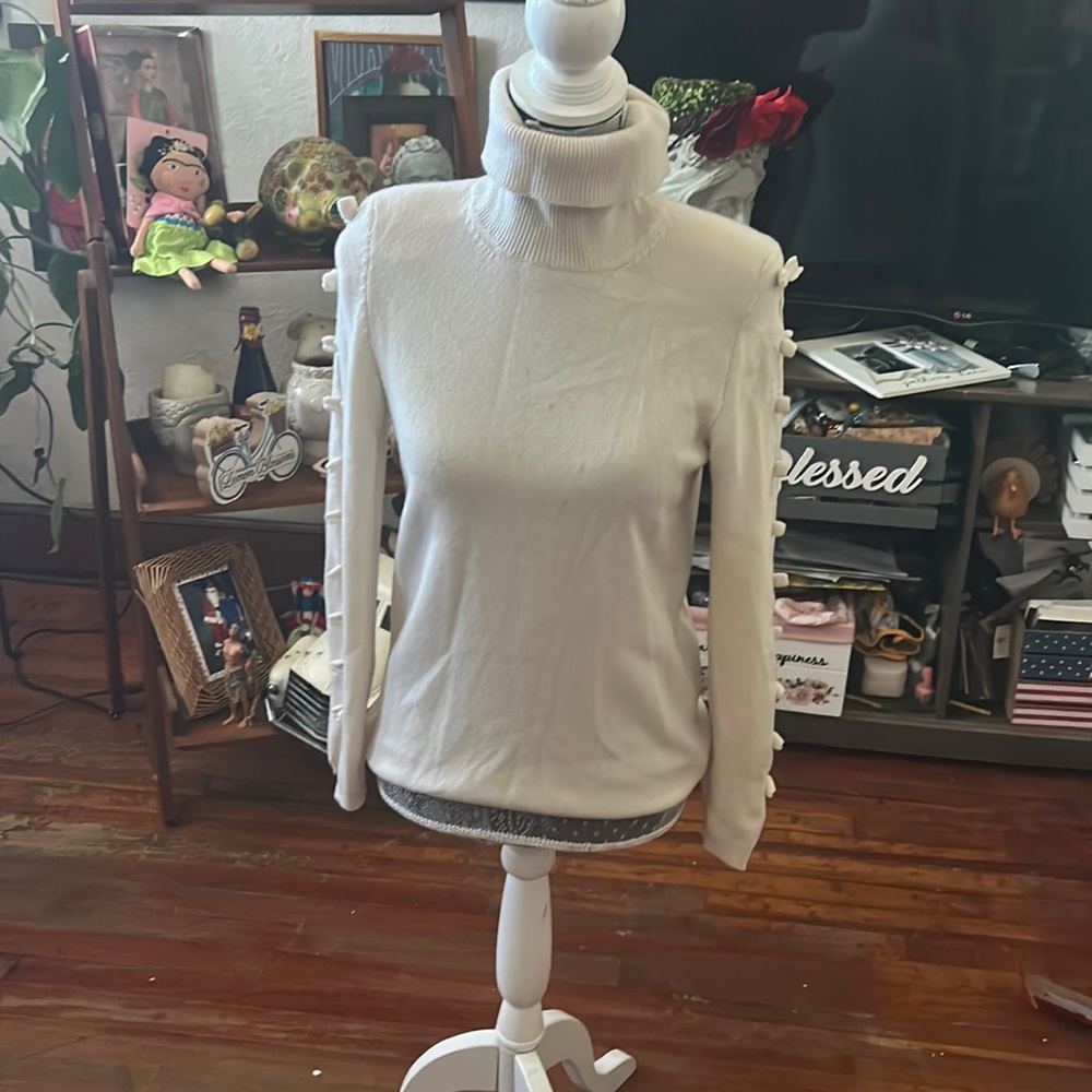 17A CHANEL COSMOPOLITE  ECRU CUT OUT BOW CASHMERE KNIT SWEATER TOP 38